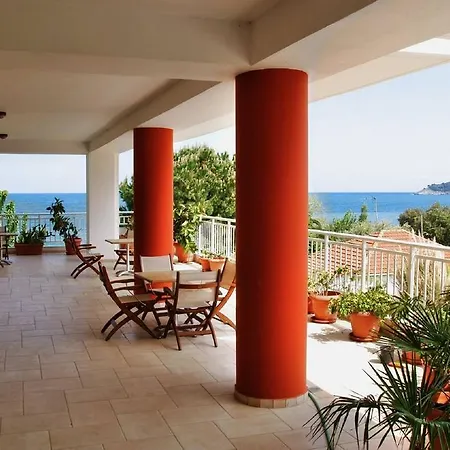 Отель Maranton Коинира